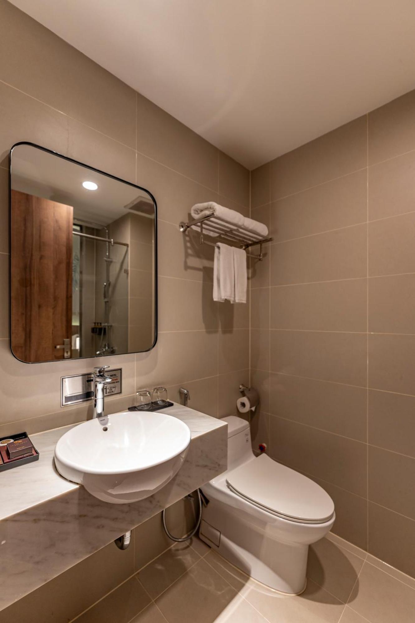 Thanh Long Hotel - Bach Dang Хошимин Экстерьер фото